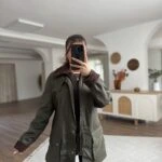 KADİFE YAKA CEPLİ KAPLAMA ASTARLI ÇİFT FERMUARLI KISA TRENÇ - HAKİ