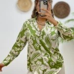 V YAKA ÇİÇEK DESEN SATEN GÖMLEK - YEŞİL