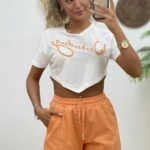 ÖN NAKIŞLI BEL VEREK CROP TİŞÖRT - EKRU