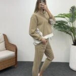 ETEĞİ BÜZGÜ GARNİLİ DİK YAKA SWEAT - CAMEL EKRU