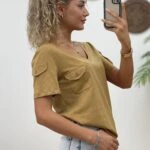 CEP DÜĞMELİ V YAKA TİŞÖRT - AÇIK BEJ