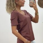 CEP DÜĞMELİ V YAKA TİŞÖRT - KAHVE