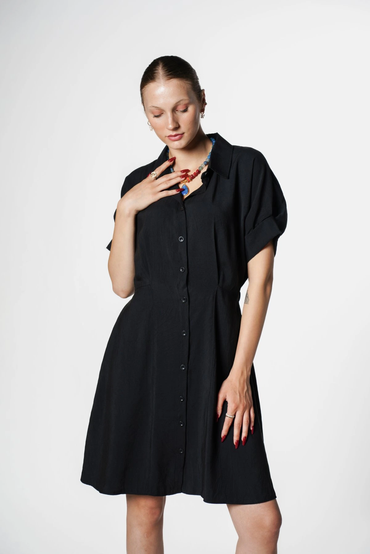 ARKA BEL LASTİK GÖMLEK YAKA MODAL ELBİSE - SİYAH - Görsel 1