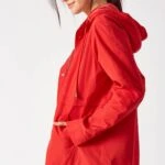ARKA OVAL ETEK UCU BÜZGÜ KAPÜŞONLU PARAŞÜT YAĞMURLUK - KIRMIZI