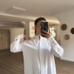 ARKA PİLİ DETAY SIFIR YAKA SALAŞ LİKRALI GÖMLEK - BEYAZ