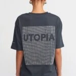 ARKA TAŞ BASKI YAZI DETAY SALAŞ  PAMUK TİŞÖRT - ANTRASİT