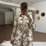 ARKA UZUN YAN YIRTMAÇ DESENİ İPEK VİSKON KETEN GÖMLEK - EKRU-KAHVE