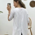 ARKA VE YAN YIRTMAÇLI TİŞÖRT - BEYAZ