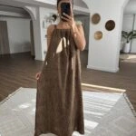 ASKILI AHŞAP BONCUK DETAY SALAŞ DESENLİ VİSKON ASTARLI ELBİSE - KAHVE