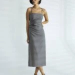 ASKILI YAN DRAPE MİDİ BOY VİSKON ELBİSE - GRİ