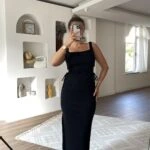 ASKILI YAN PENCERE YIRTMAÇLI PAMUK ELBİSE - SİYAH