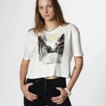 BASKILI VE NAKIŞLI KISA TİŞÖRT - EKRU