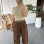 BEL LASTİK DİKİŞ DETAY ASTARLI YAN CEPLİ ÖN BİLEK YIRTMAÇLI PAMUK PANTOLON - KAHVE