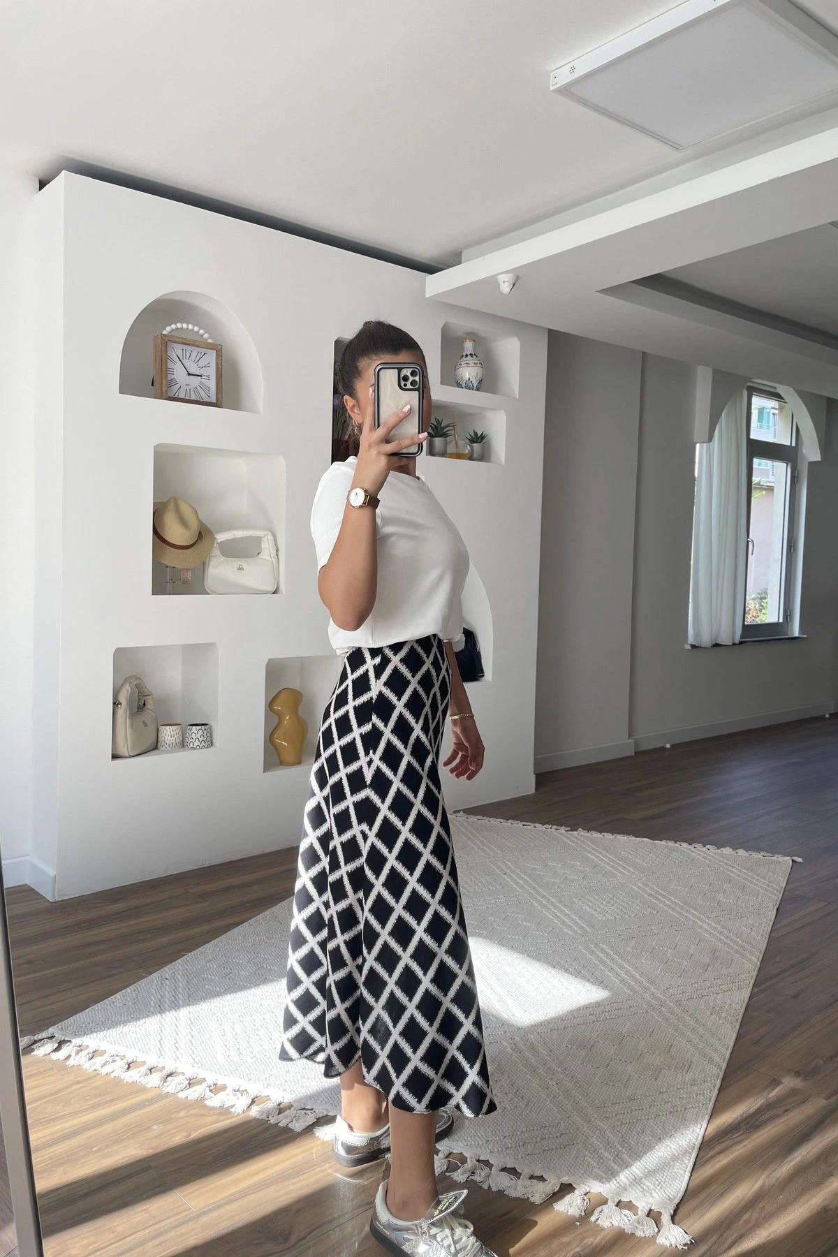 BEL LASTİKLİ SATEN ETEK - SİYAH BEYAZ - Görsel 1