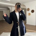 BELE OTURAN ARKA YIRTMAÇLI GOLD DÜĞME JEAN CEKET - MAVİ