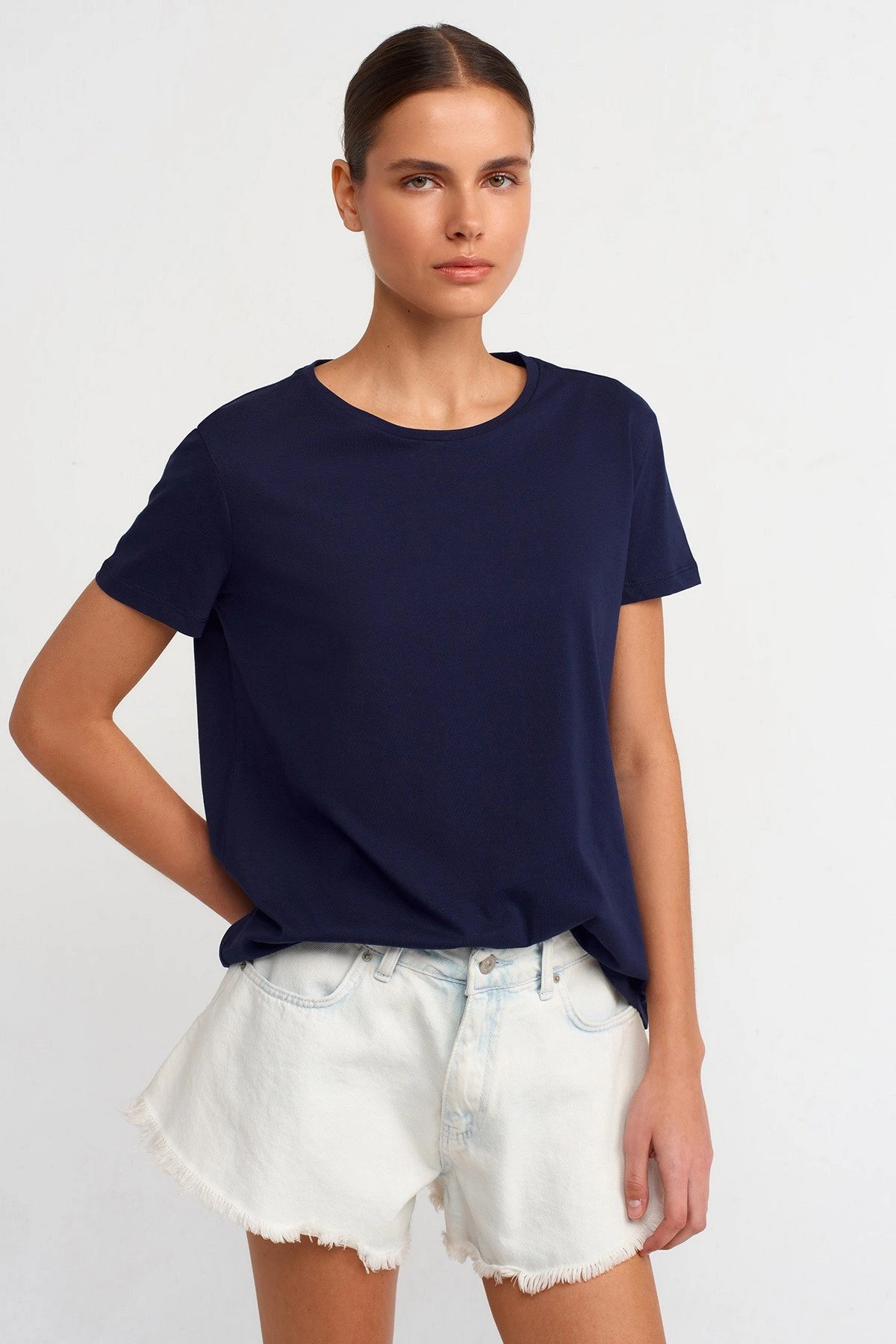 BİSİKLET YAKA ARKA UZUN BASİC PAMUK TİŞÖRT - LACİVERT - Görsel 1