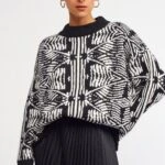 BİSİKLET YAKA ETNİK DESEN KAZAK - SİYAH BEYAZ