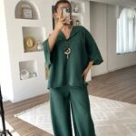 BLUZ PANTOLON YAN YIRTMAÇ DÜŞÜK OMUZ VİSKON TAKIM - ZÜMRÜT YEŞİL