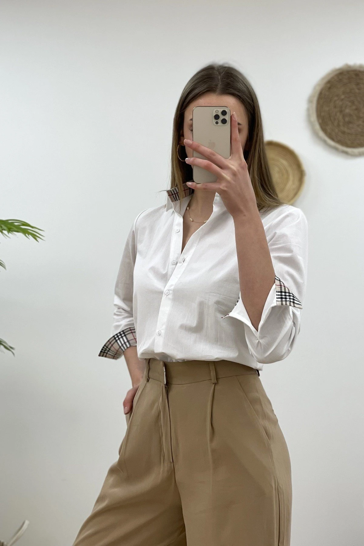 MANŞET VE YAKA BURBERY DESEN GÖMLEK - BEYAZ - Görsel 1