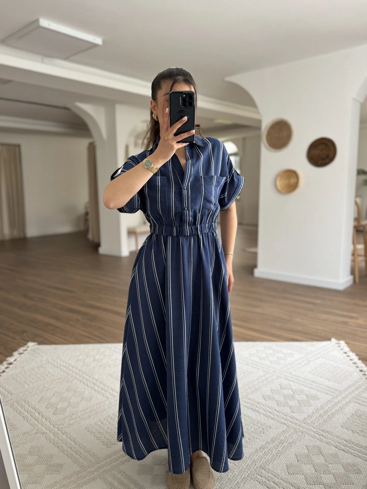 ÇİFT CEP BEL BÜZGÜ YARI PATLI UZUN VİSKON ÇİZGİLİ ELBİSE - LACİVERT EKRU - Görsel 1