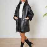 ÇİFT CEP DERİ GÖRÜNÜMLÜ PELUŞ KABAN - SİYAH