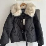 ÇIKABİLİR KÜRK YAKA BRİT DETAY CEPLİ ŞİŞME MONT - SİYAH