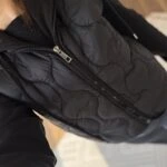 ÇIKARILABİLİR KAPÜŞONLU KAPİTONE PAMUK YELEK - SİYAH