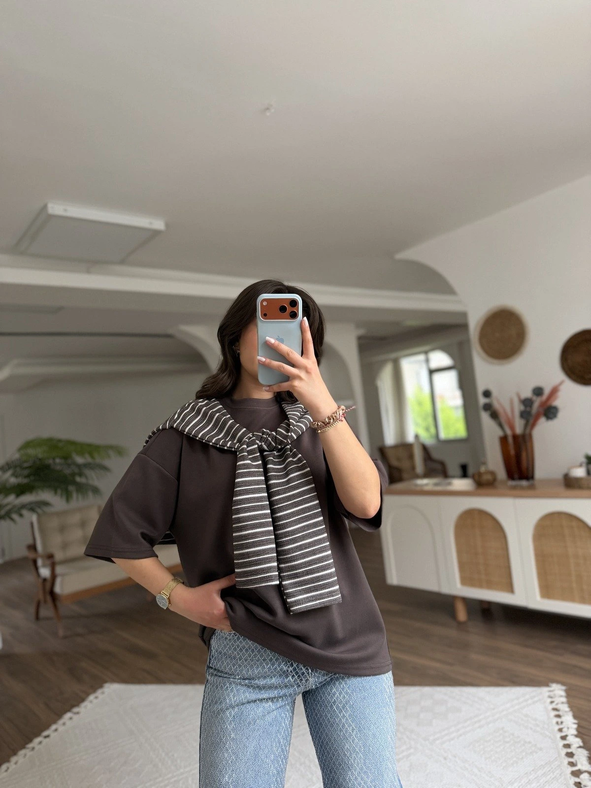 ÇİZGİLİ OMUZ ATKILI KISA KOL SALAŞ TİŞÖRT - KAHVE - Görsel 1