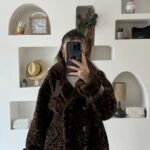 DERİ BİYE DETAY DÜĞMELİ CEPLİ LEOPAR KÜRK MONT - KAHVE