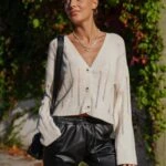 DÜĞMELİ DOKUMA DETAY KISA PAMUK HIRKA - HAM EKRU