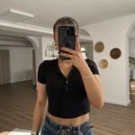 DÜĞMELİ VİSKON KISA LİKRALI CROP TİŞÖRT - SİYAH