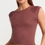 DÜŞÜK KOL DİKİŞ DETAY PAMUK TİŞÖRT - KAHVE