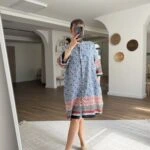 ETEĞİ OVAL YIRTMAÇ DESENLİ PAMUK GÖMLEK ELBİSE - MAVİ