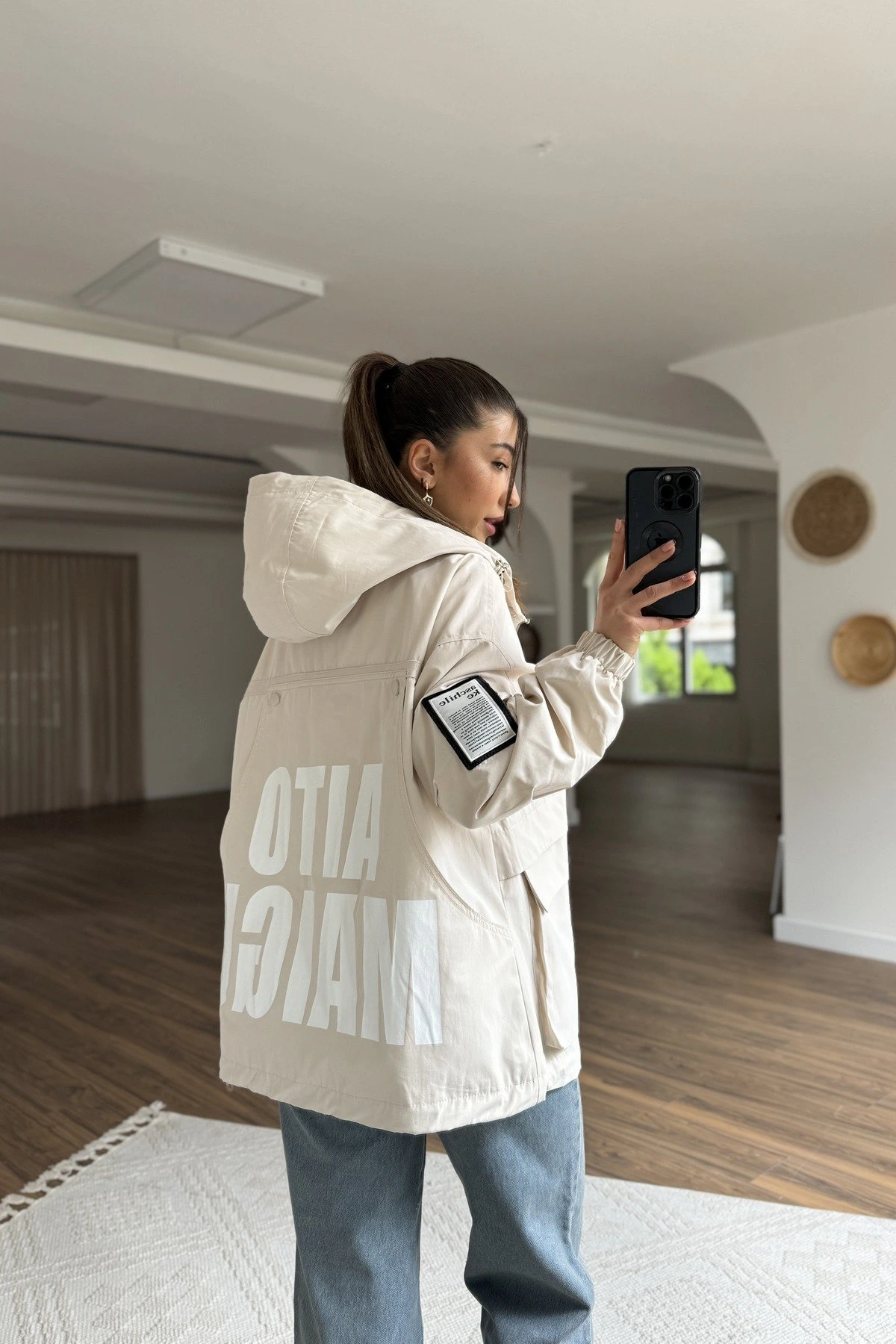 ETİKET BASKI DETAY GENİŞ CEP KAPÜŞONLU VİSKON TRENÇ - TAŞ - Görsel 1