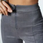 FERMUARLI SÜET ÖN DİKİŞ TAYT - FÜME