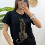 FİGÜR LEOPAR DESEN TAŞLI TİŞÖRT - SİYAH