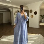 FİSTOLU BEL BÜZGÜ V YAKA ASTARLI PAMUK ELBİSE - İNDİGO