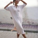 FİTİLLİ POLO YAKA YAN YIRTMAÇLI VİSKON TRİKO ELBİSE - KREM