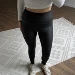 GENİŞ KEMER MAT DERİ ŞARDONLU TAYT - SİYAH