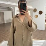 GENİŞ V YAKA KEMİK DÜĞME HAM KETEN GÖMLEK - TOPRAK