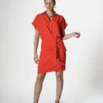 GÖMLEK YAKA DÜŞÜK OMUZ DRAPELİ ELBİSE - KIRMIZI