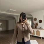 İNCİLİ FİYONK AKSESUARLI YÜN KARIŞIM HIRKA - VİZON