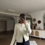 İNCİLİ FİYONK AKSESUARLI YÜN KARIŞIM HIRKA - EKRU