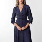 İTHAL KENDİNDEN DESENLİ KRUVAZE YAKA ELBİSE - LACİVERT