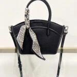 İTHAL OVAL FULAR DETAY ÇANTA - SİYAH