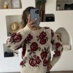 KABARTMA ÇİÇEK MOTİF BİSİKLET YAKA KAZAK - TAŞ