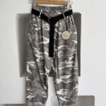 KAMUFLAJ DESEN KEMERLİ LİKRALI VİSKON PANTOLON - BEJ