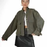 KAPAK CEPLİ APOLETLİ DİK YAKA KISA TRENÇ - HAKİ