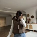 KAPÜŞONLU FERUARLI CEP DOLGULU BEL BÜZGÜ YELEK - KAHVE