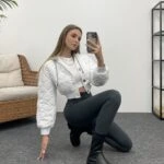 KAPÜŞONLU KAPİTONE KISA MONT - BEYAZ